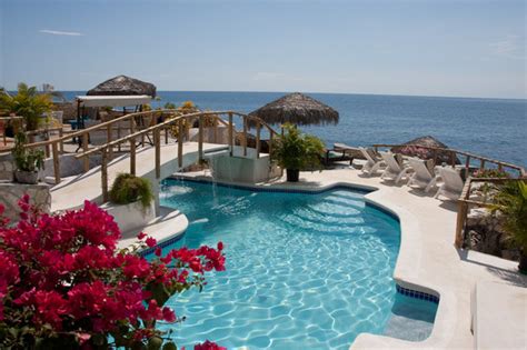 Answer 1 of 7: Hey has anyone stayed in the two bedrom cabins? We are going in July, it's hot, no air in the cabins, they look cool. . Catch a falling star negril jamaica